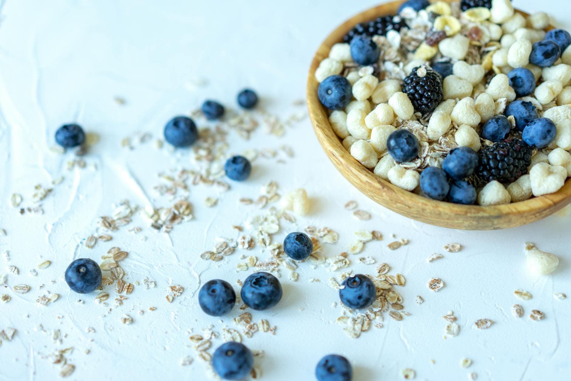 Nutritious breakfast bowl featuring blueberries, blackberries, and oats for a healthy start. - weight loss breakfast ideas