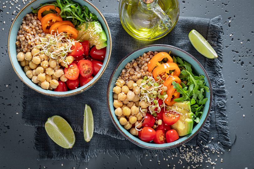 A well-balanced meal with whole grains, lean proteins, and vegetables for managing diabetes hunger.