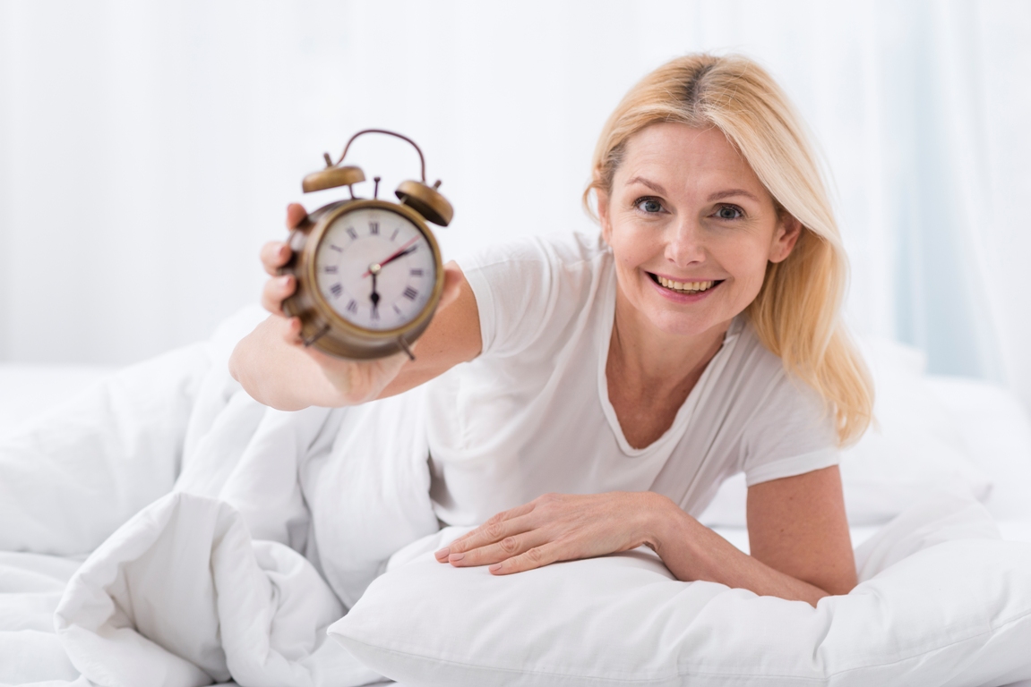 Benefits of consistent sleep schedule for sleeping better at night